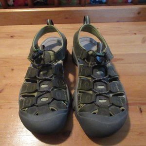 Leather Keen Newports.